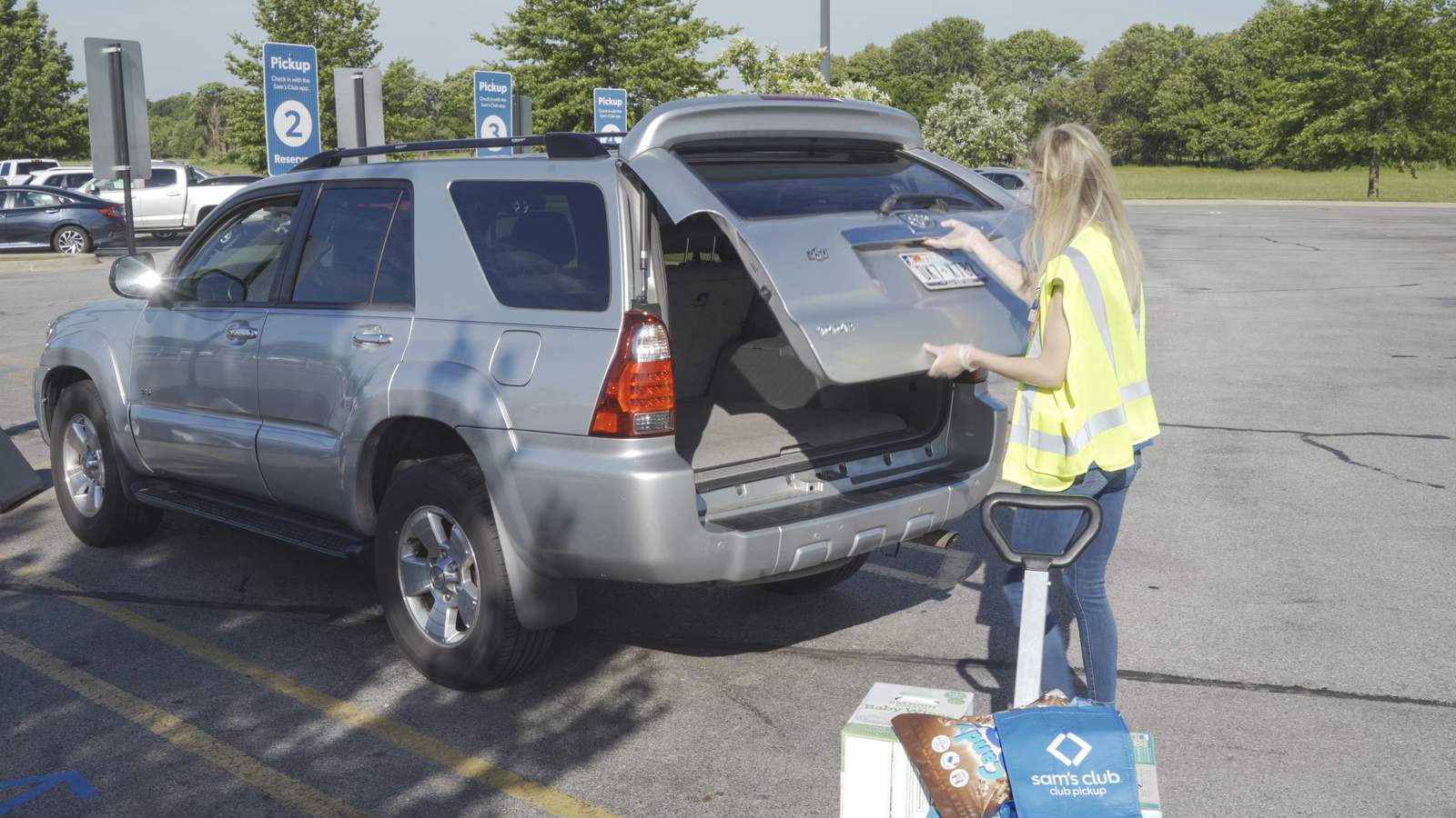 Sams Club will offer curbside pickup nationwide by end of June