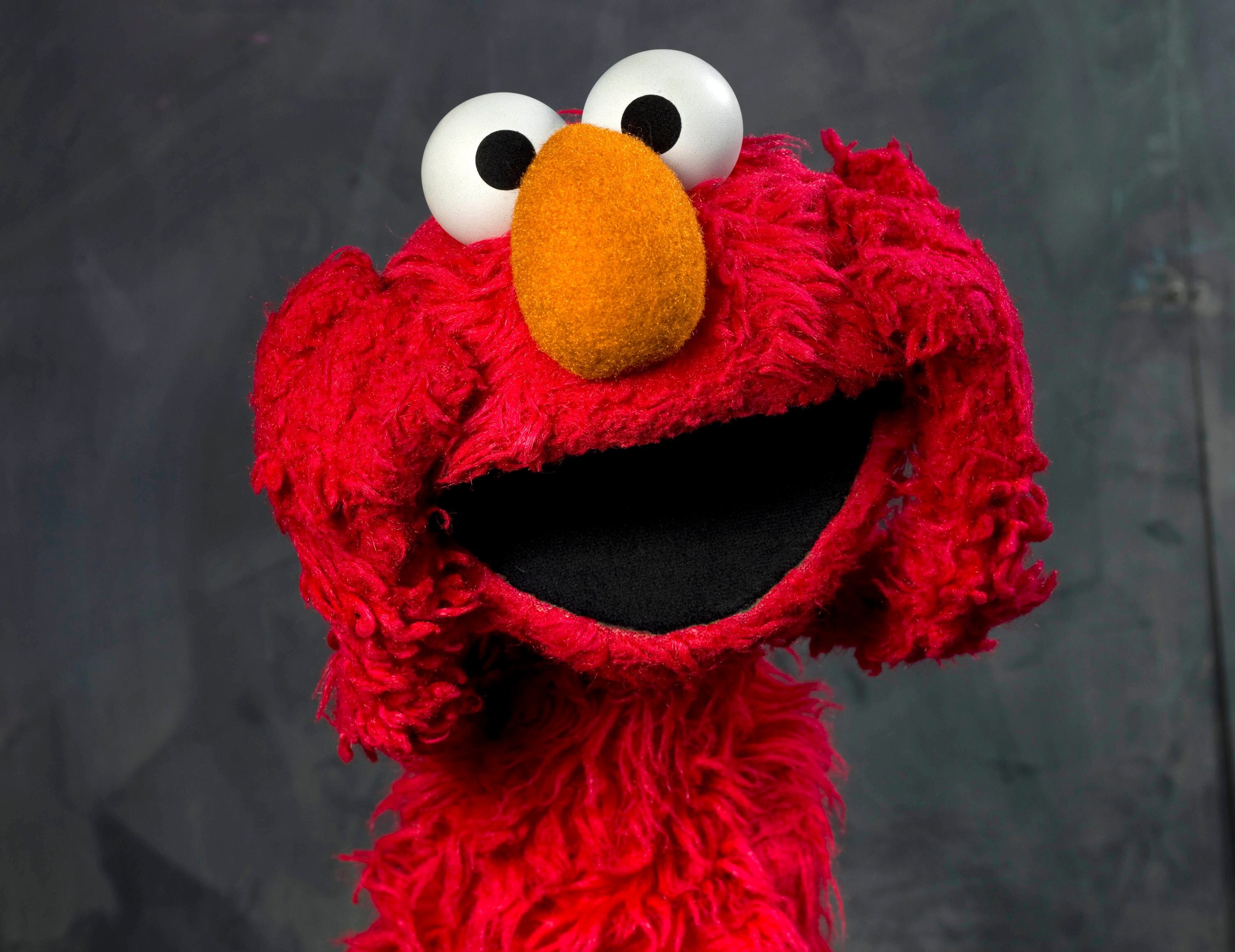 Elmo, 3, joins youngest Americans in getting vaccinated