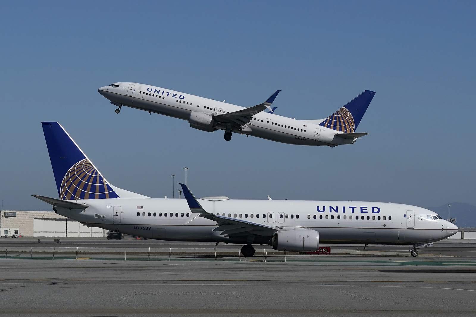 United Airlines shares lose altitude after weak 1Q forecast