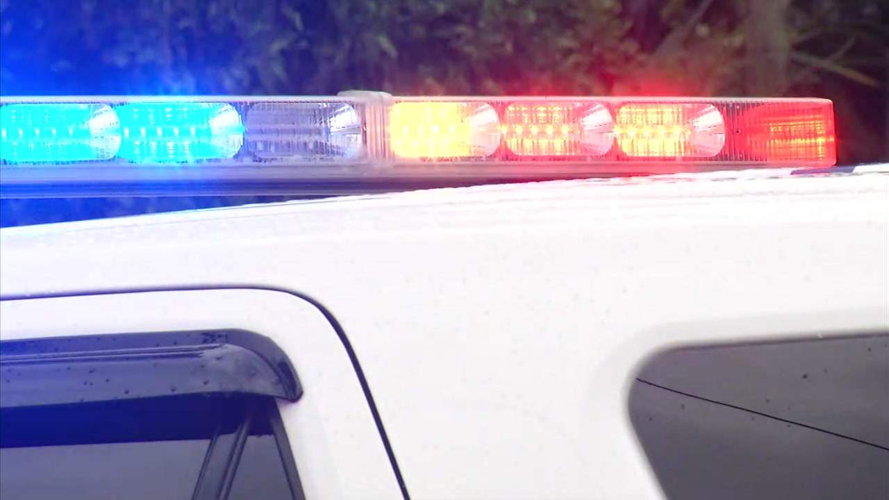 Driver killed after hitting wall near SR 408, falling 28 feet, Orlando police say