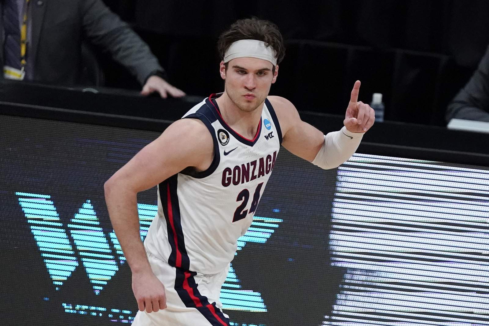 Gonzaga's bid for a perfect season moves on to Final Four