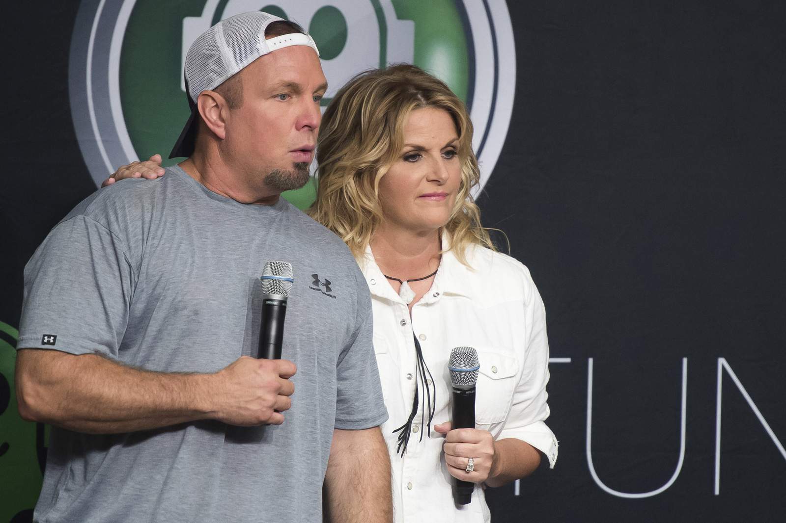 Brooks, Trisha Yearwood to perform requests on live special
