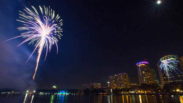 News 6 hosts annual Fireworks at the Fountain at Lake Eola