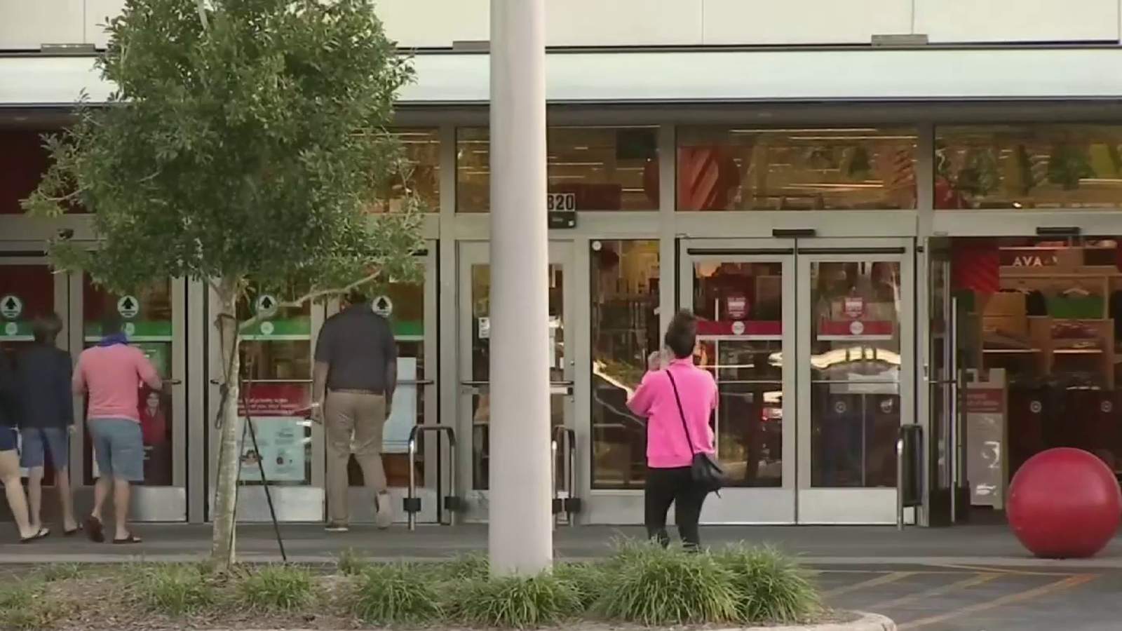 Last-minute shoppers still looking for gifts in Central Florida