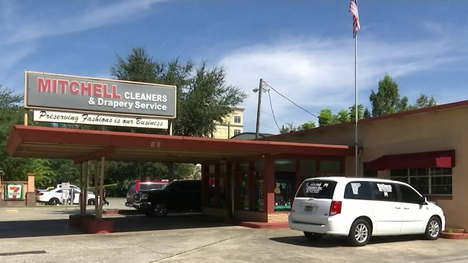 Dry cleaner offers free cleaning to those with job interview
