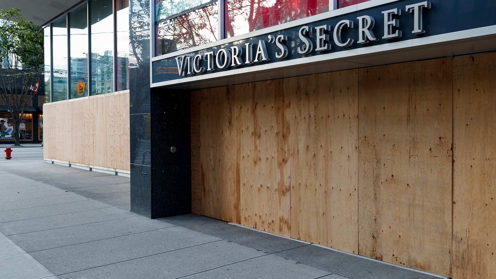 Victoria’s Secret closing dozens more stores