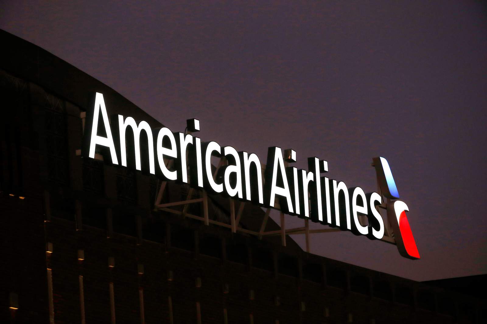 Airline stocks rally, American cites plan to pay off loan