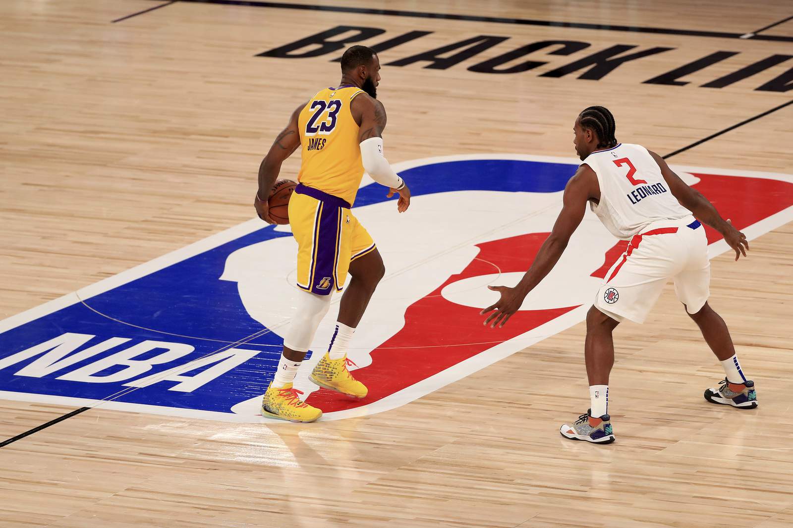 James' layup late lifts Lakers past Clippers, 103-101