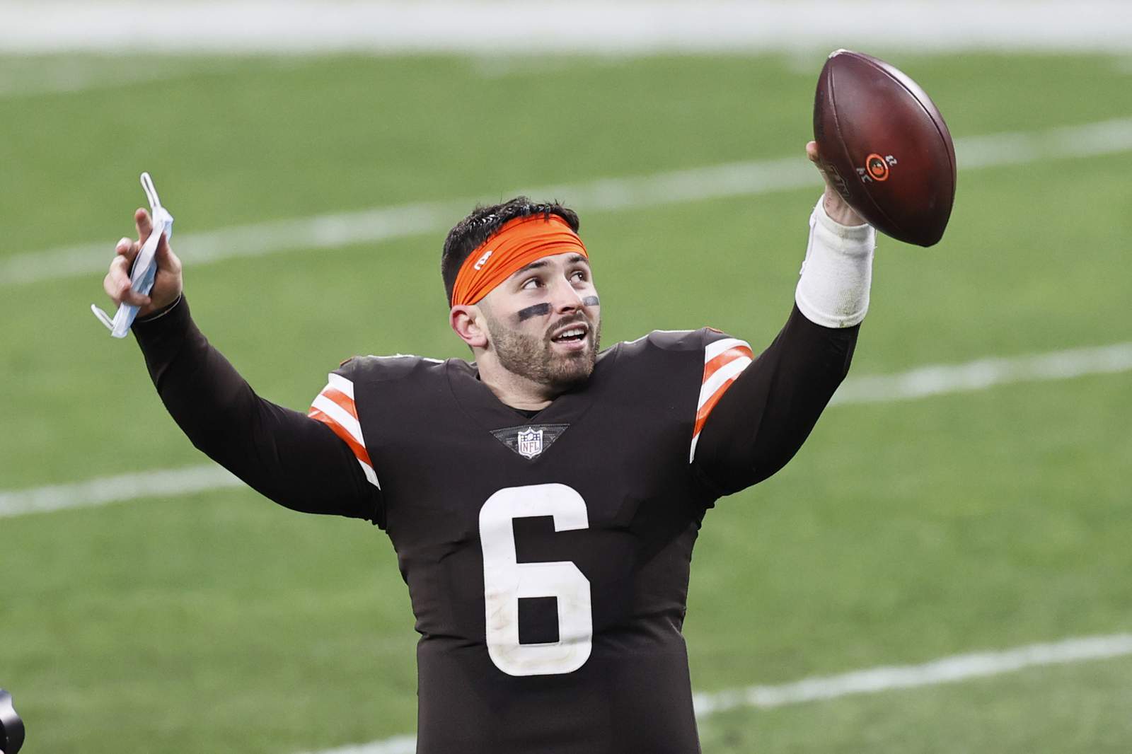 Browns end long playoff drought, survive late Steelers rally