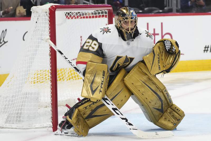Whitecloud scores late, lifts Vegas to 5-4 win over Ducks