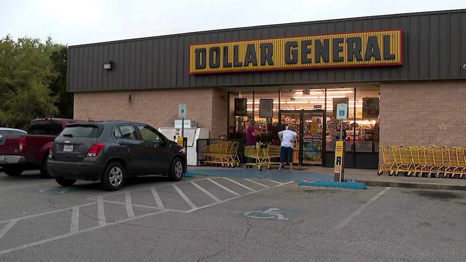 Dollar General to pay workers to get COVID-19 vaccine