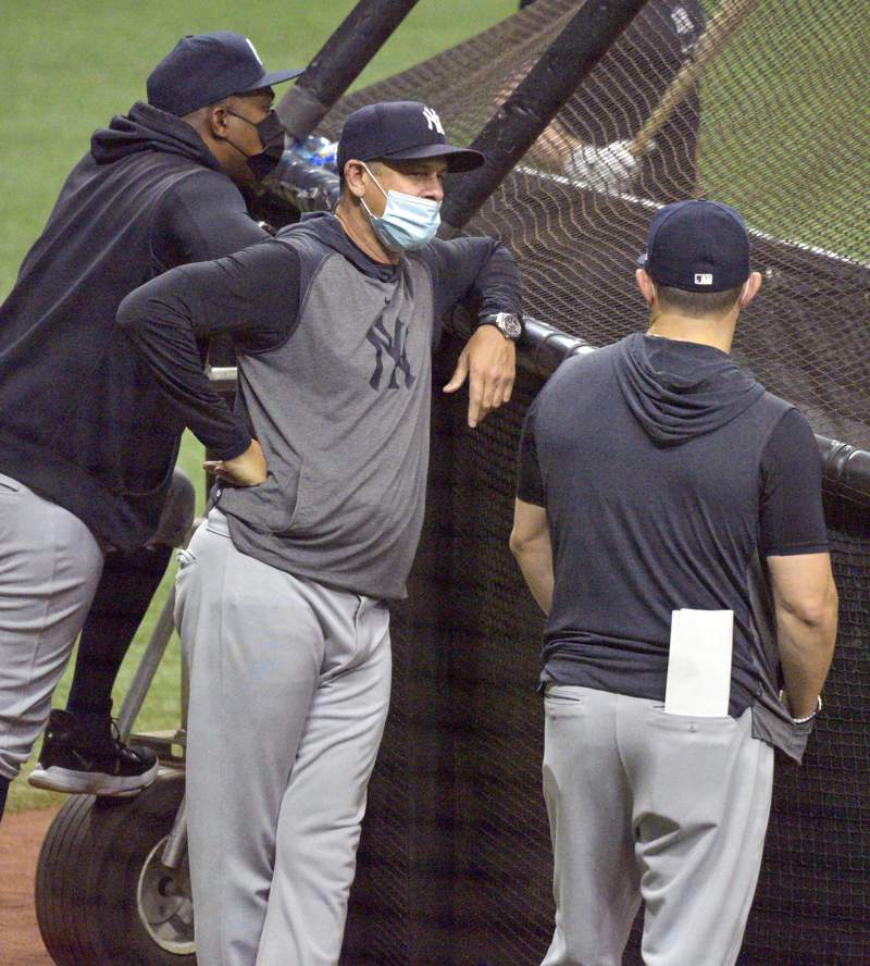 Yankees staffer tests positive for COVID; Hicks goes on IL