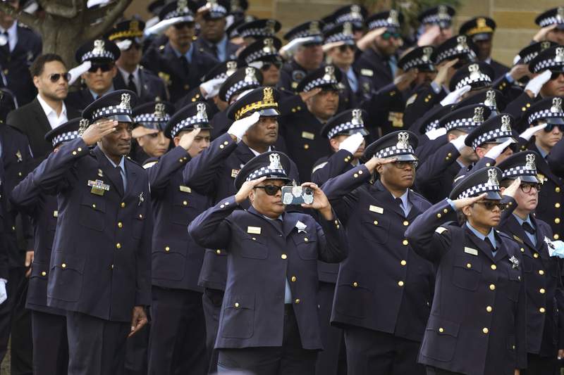Kind acts accentuated slain Chicago officer's brief career