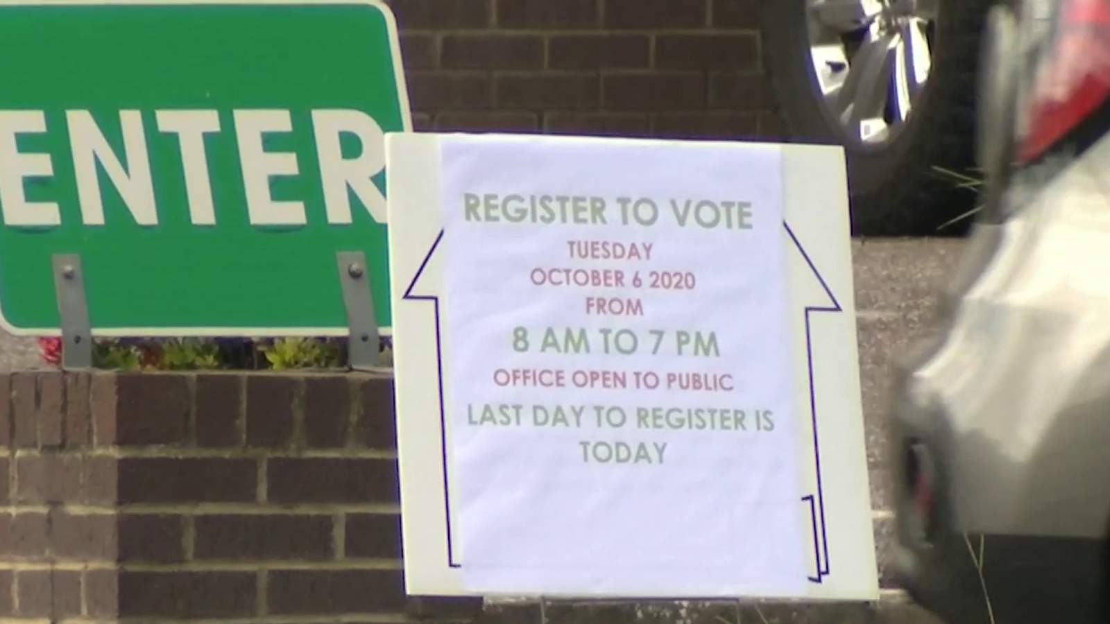 Florida governor extends voter registration after site crash