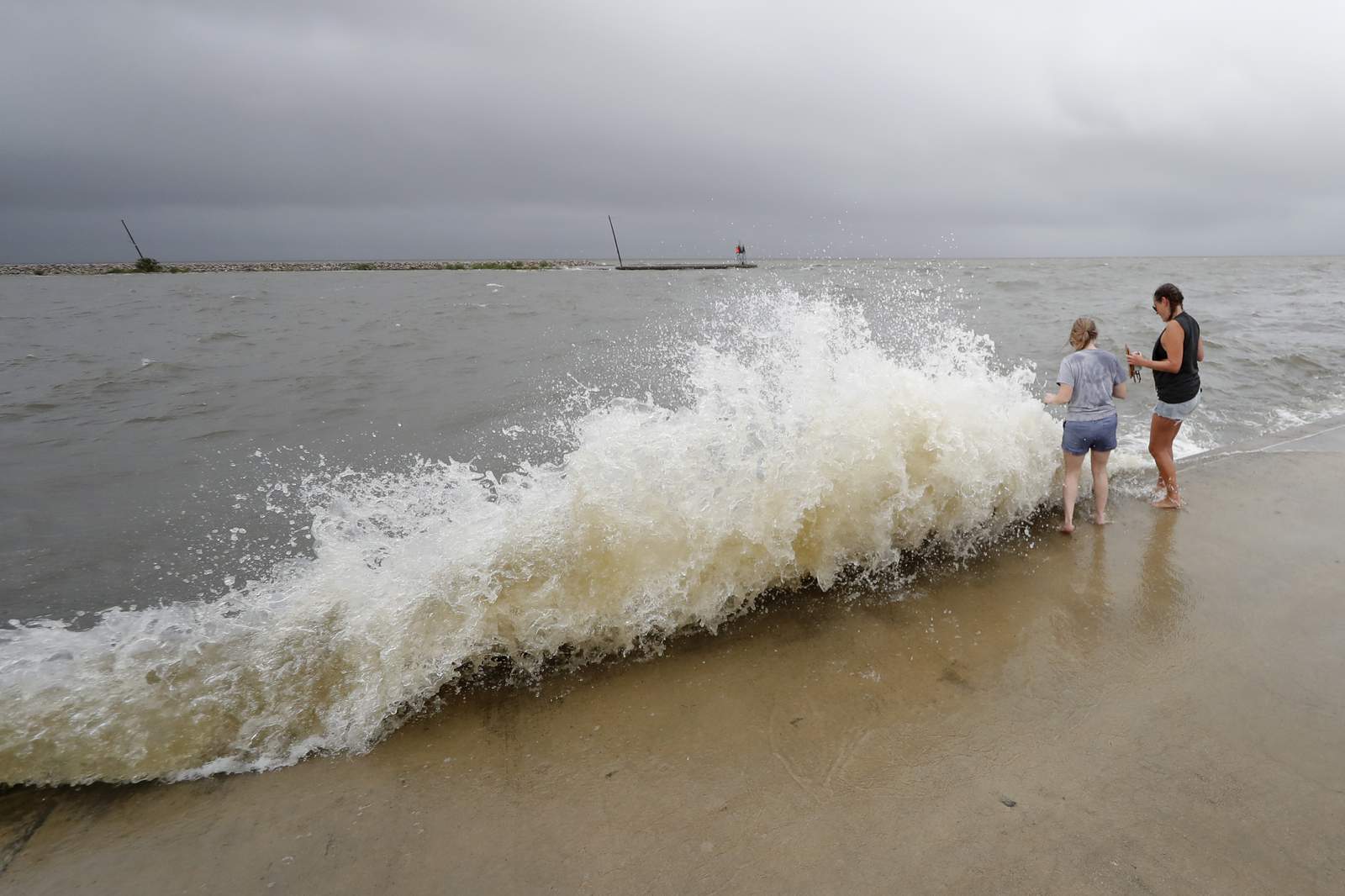 Remnants of Cristobal move into Midwest after lashing South