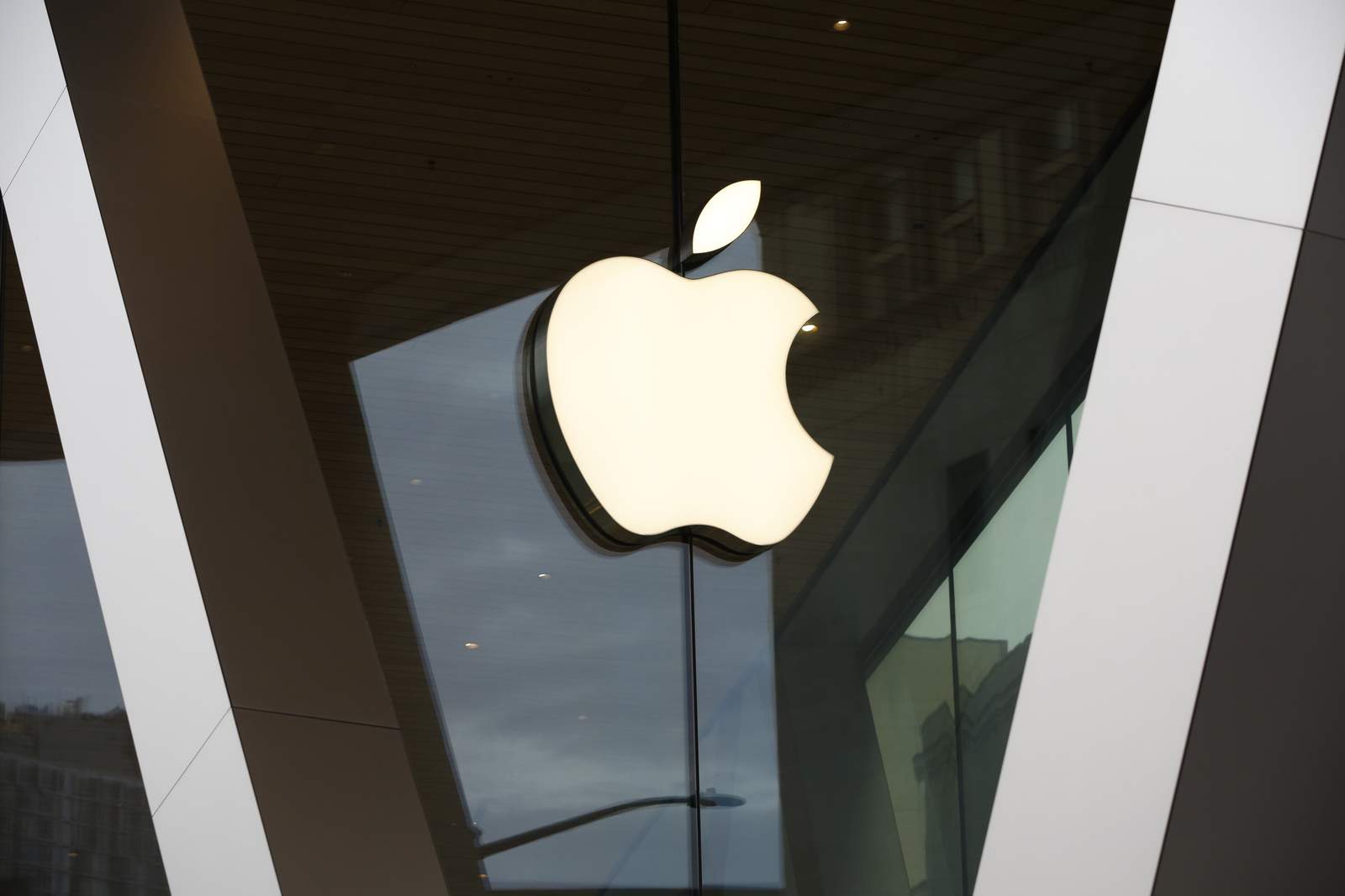 UK competition watchdog investigates Apple's App Store