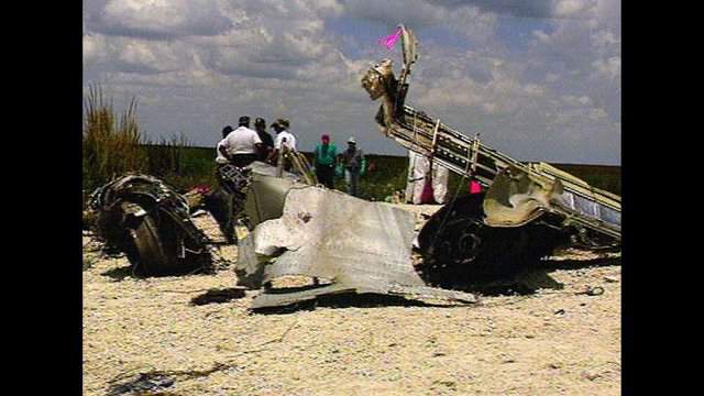 25 years since deadly ValuJet 592 crash, an airline mechanic remains on the run