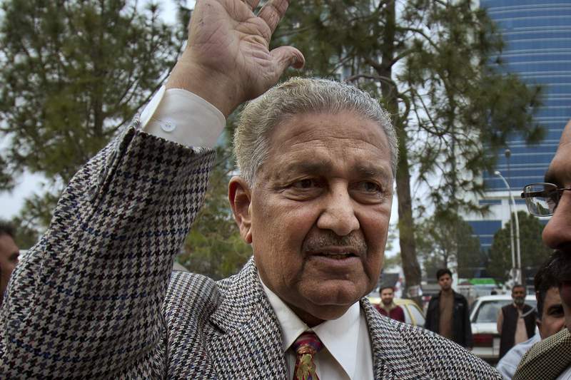 Controversial father of Pakistan nuclear bomb dies at age 85