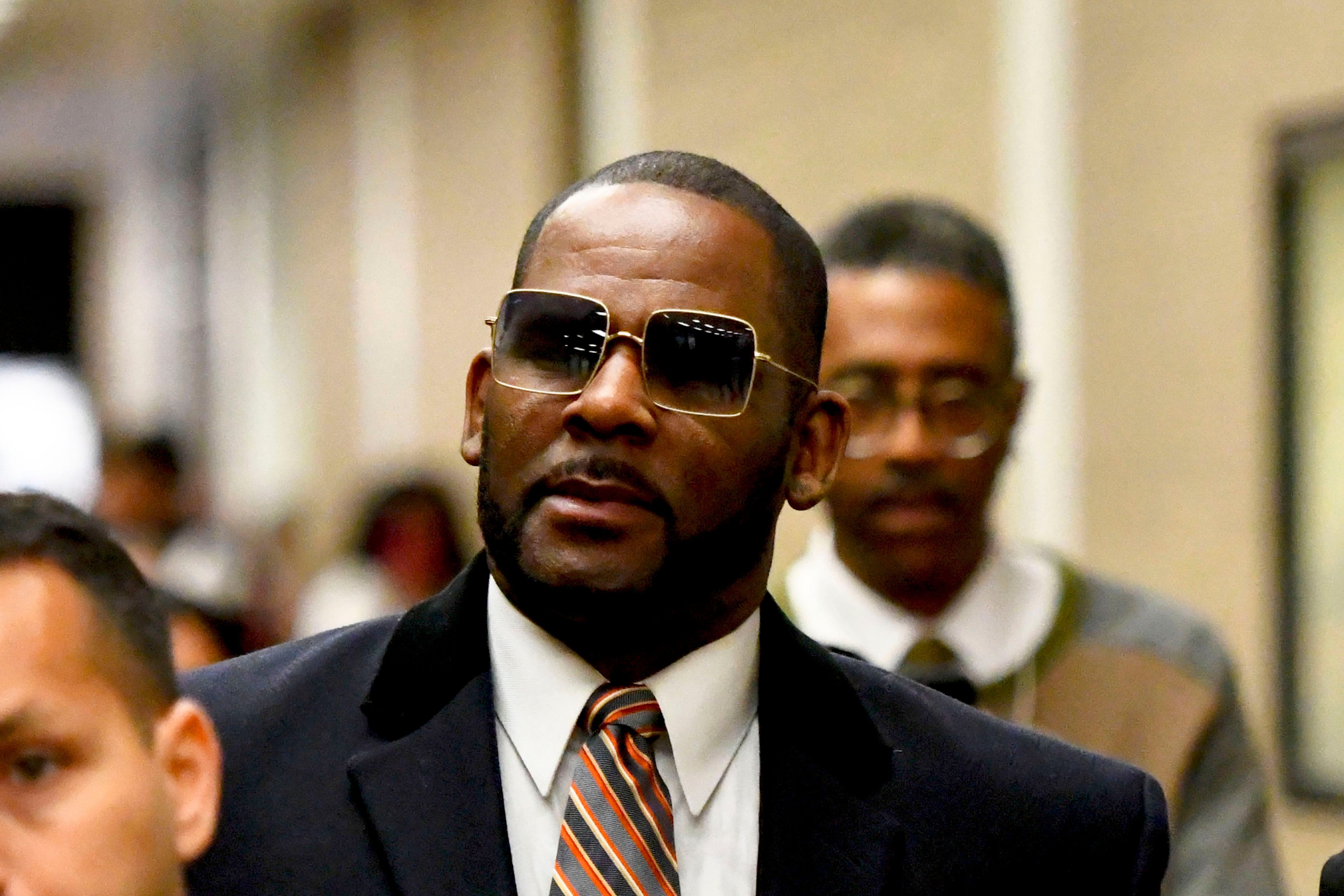Day 2 of jury deliberations at R. Kelly’s child porn trial