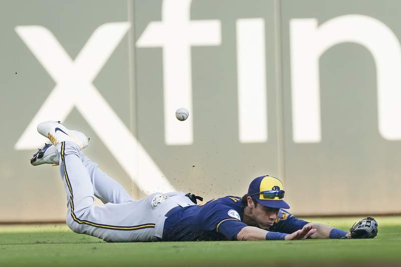 Stearns says Brewers don't know cause of Yelich's struggles