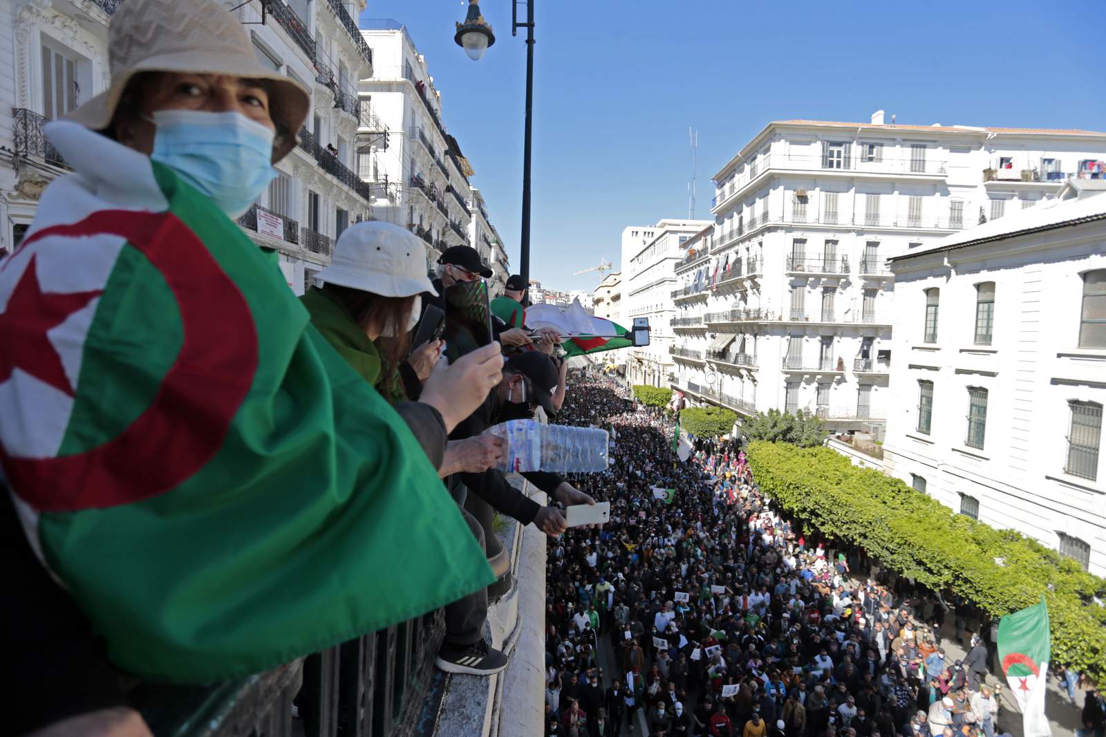 Algeria protesters at crossroads as Islamists take spotlight