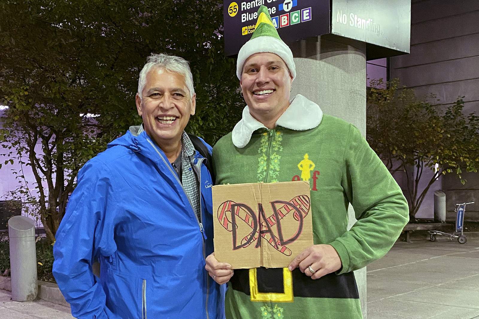 Scene from ‘Elf’ comes to life as Buddy meets dad in Boston