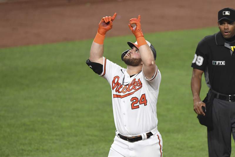 Orioles snap 19-game skid with 10-6 win over Angels
