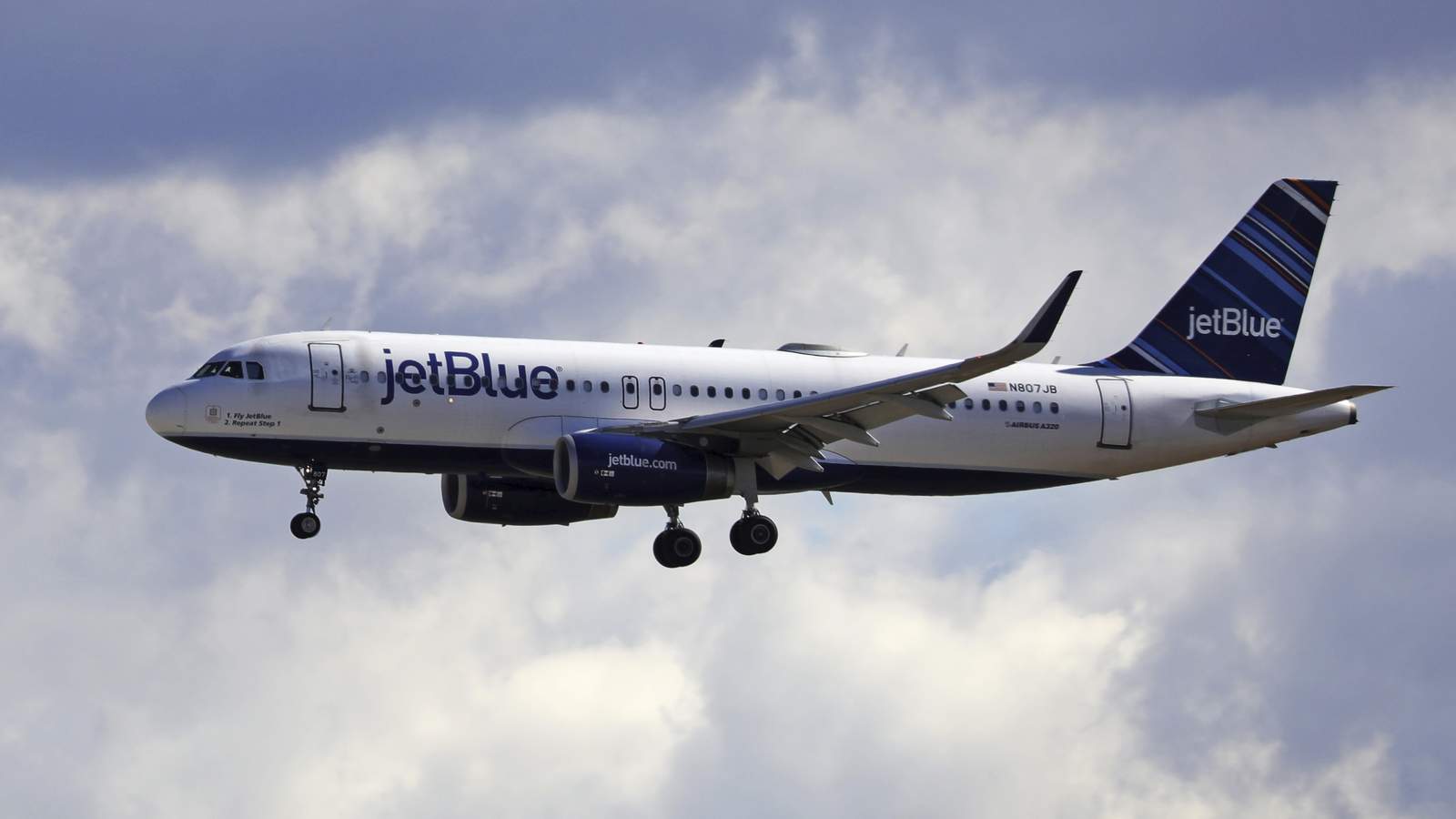 JetBlue to stop blocking middle seats on flights