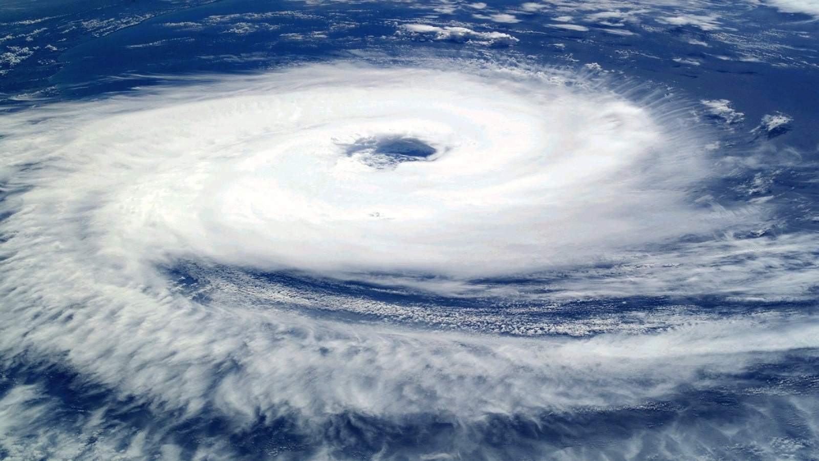 Many states scrambling to update hurricane plans for virus
