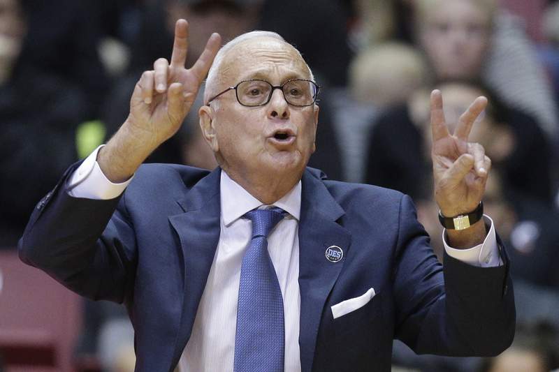 Back in NCAA: Larry Brown joins Hardaway's staff at Memphis