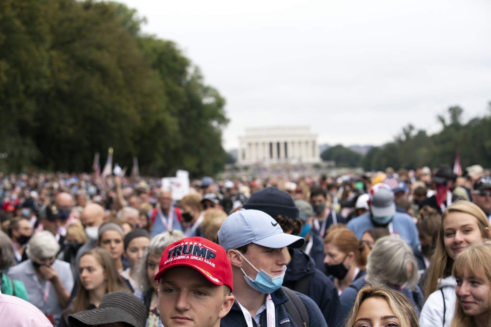 Thousands march in Washington to pray and show Trump support