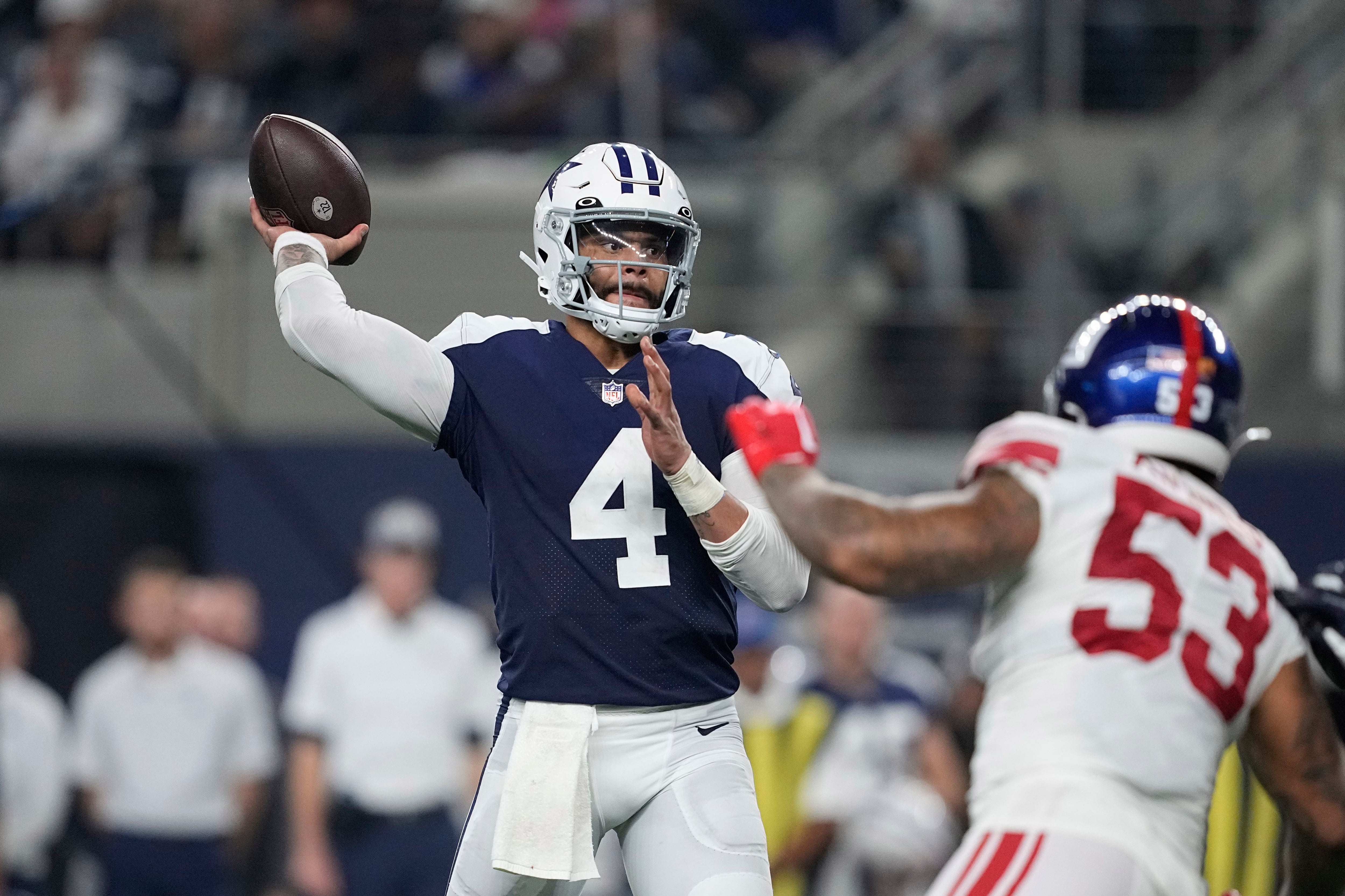 Lamb sets table on Thanksgiving as Cowboys beat Giants 28-20