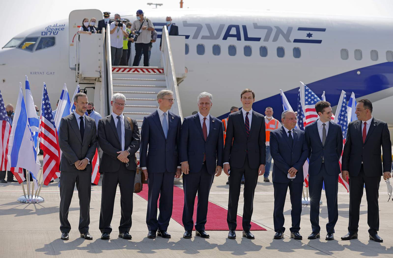 Israeli, US delegations depart to UAE in 1st direct flight