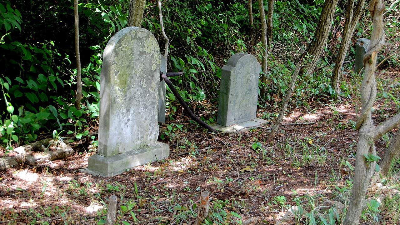 This Florida teacher is adding Black cemeteries to history lessons