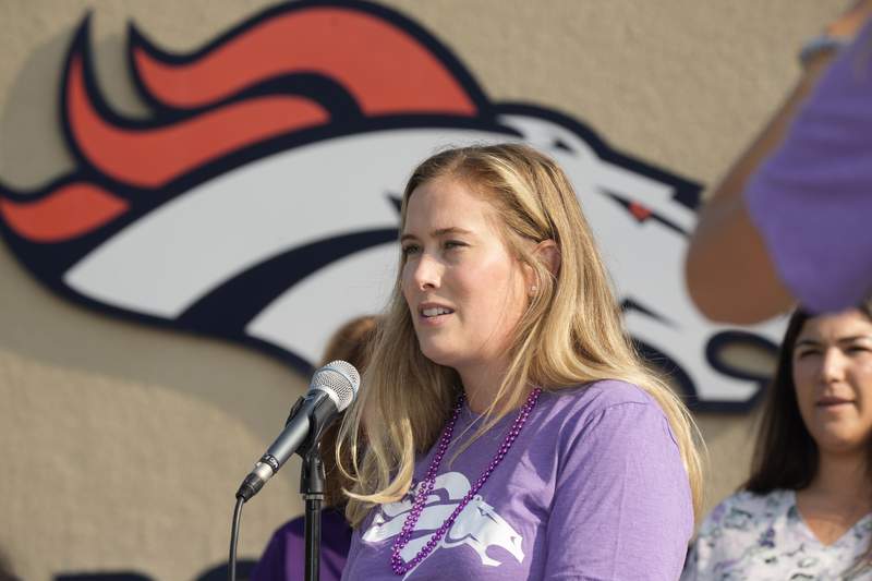 Aiding Alzheimer's Association personal for Broncos, Bowlens