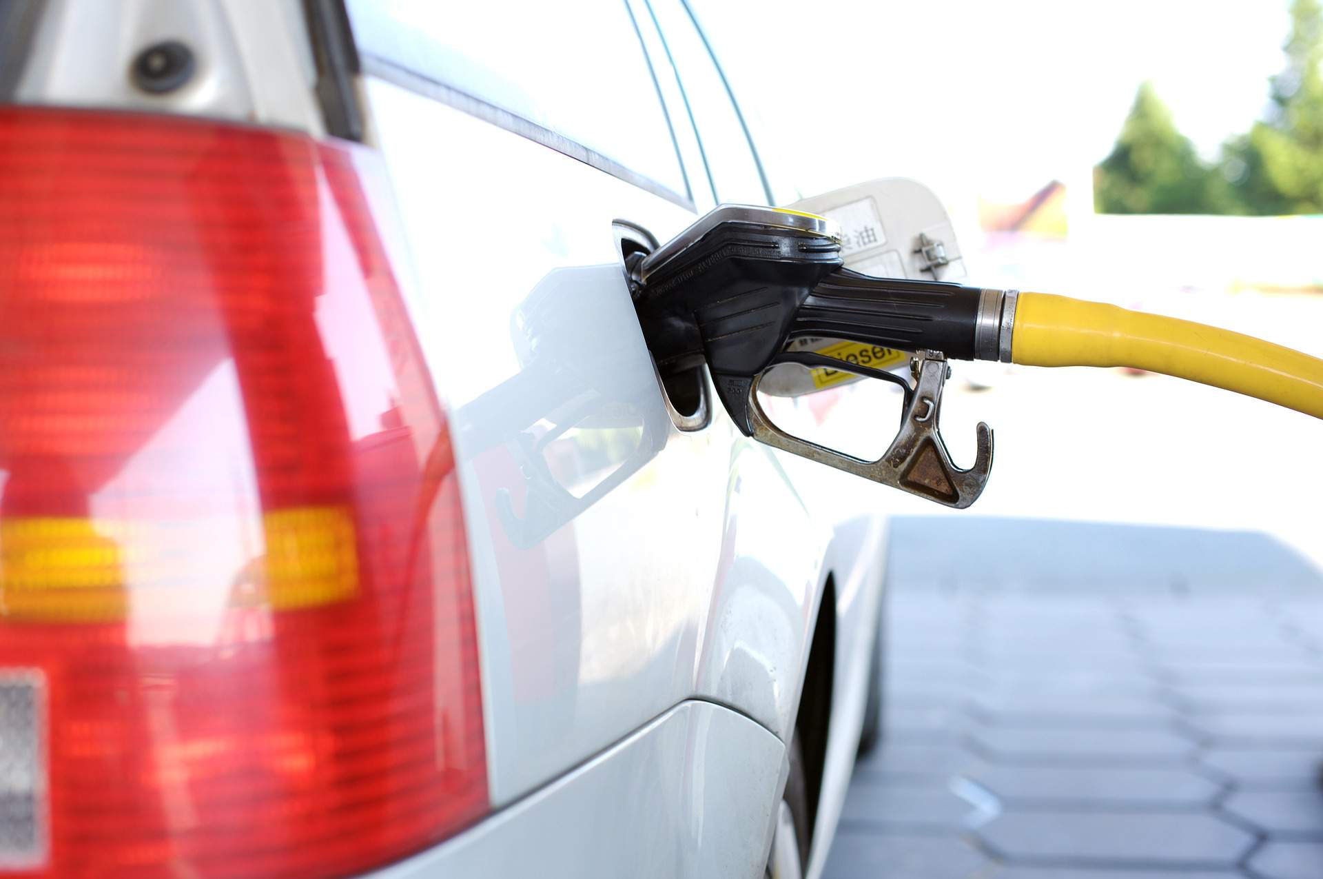 Gas prices near $3 per gallon as travel starts again