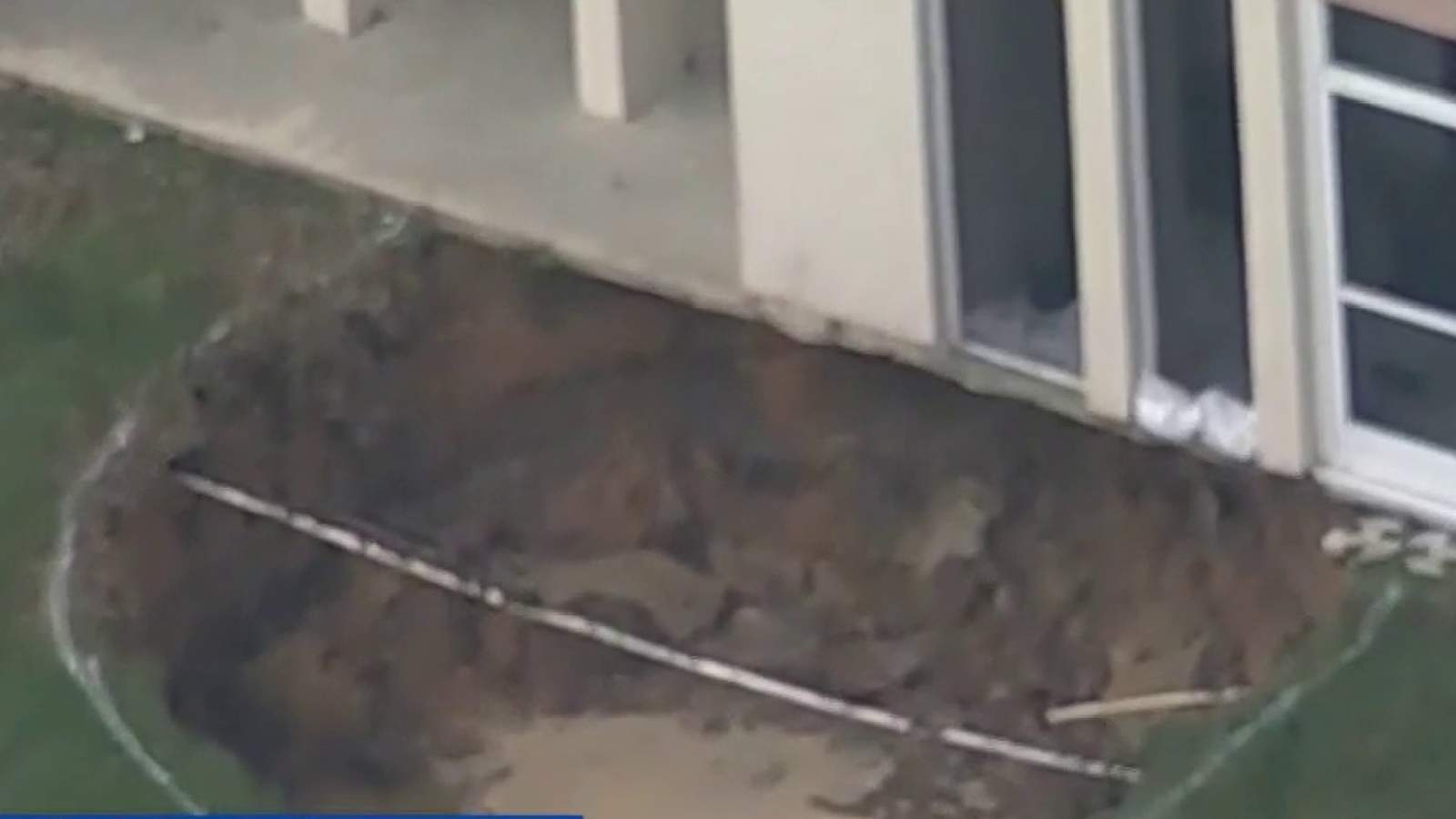 Residents return home after sinkhole opens outside Altamonte Springs condo complex