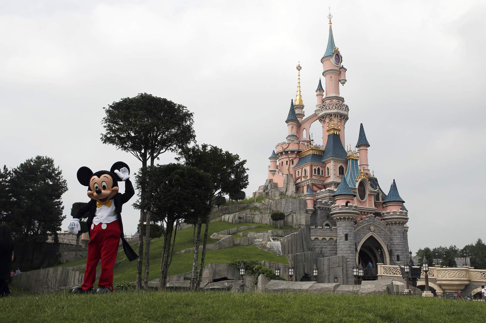 Coronavirus: Disneyland Paris forced to close again