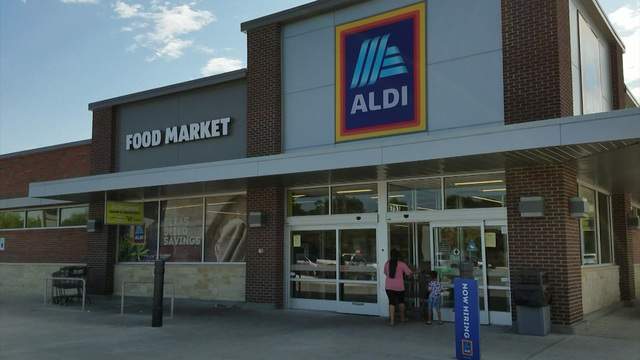 Supermarket chain Aldi to pay workers to get COVID-19 vaccine