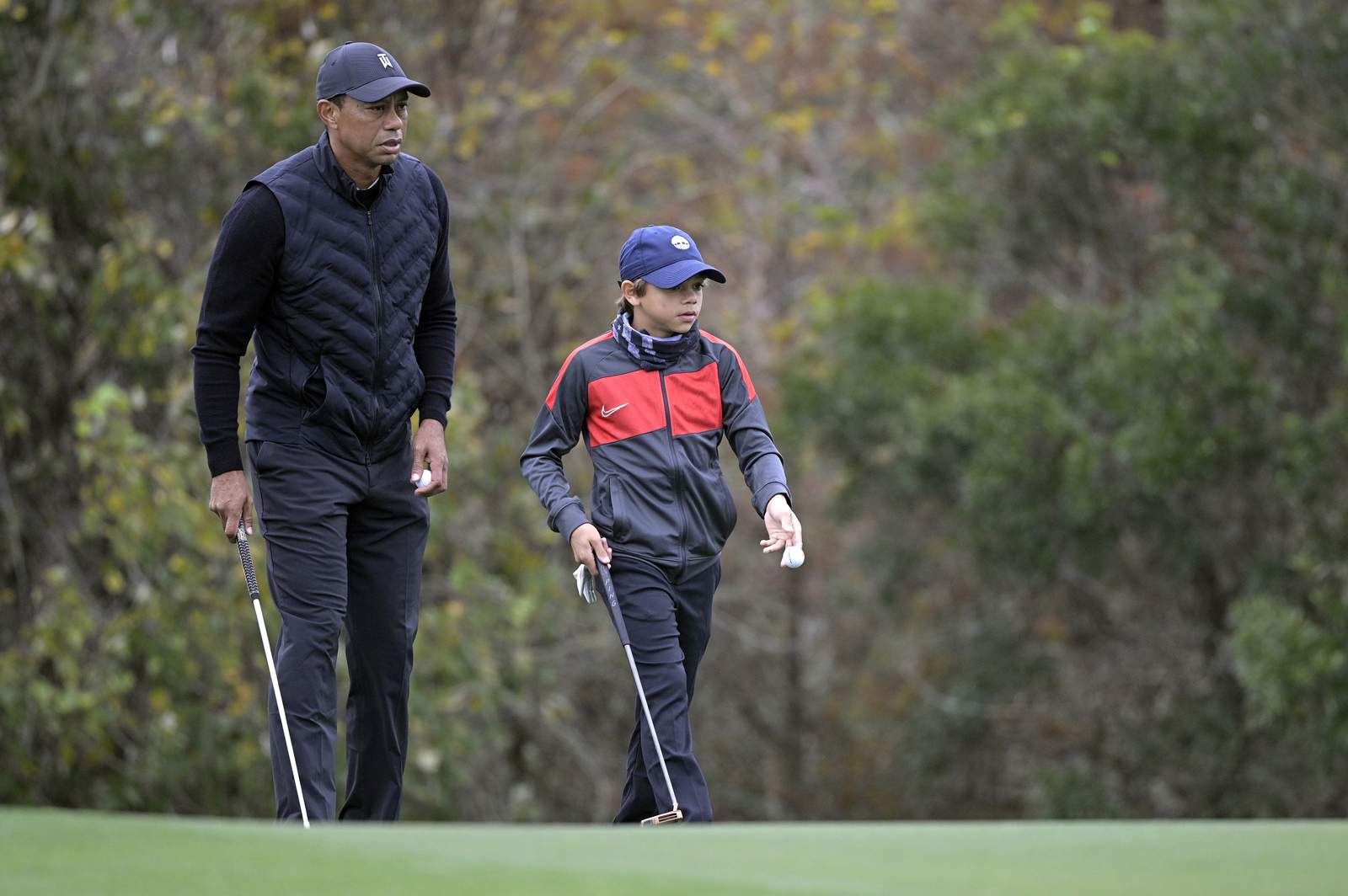 From father to son, Tiger Woods looking only for enjoyment