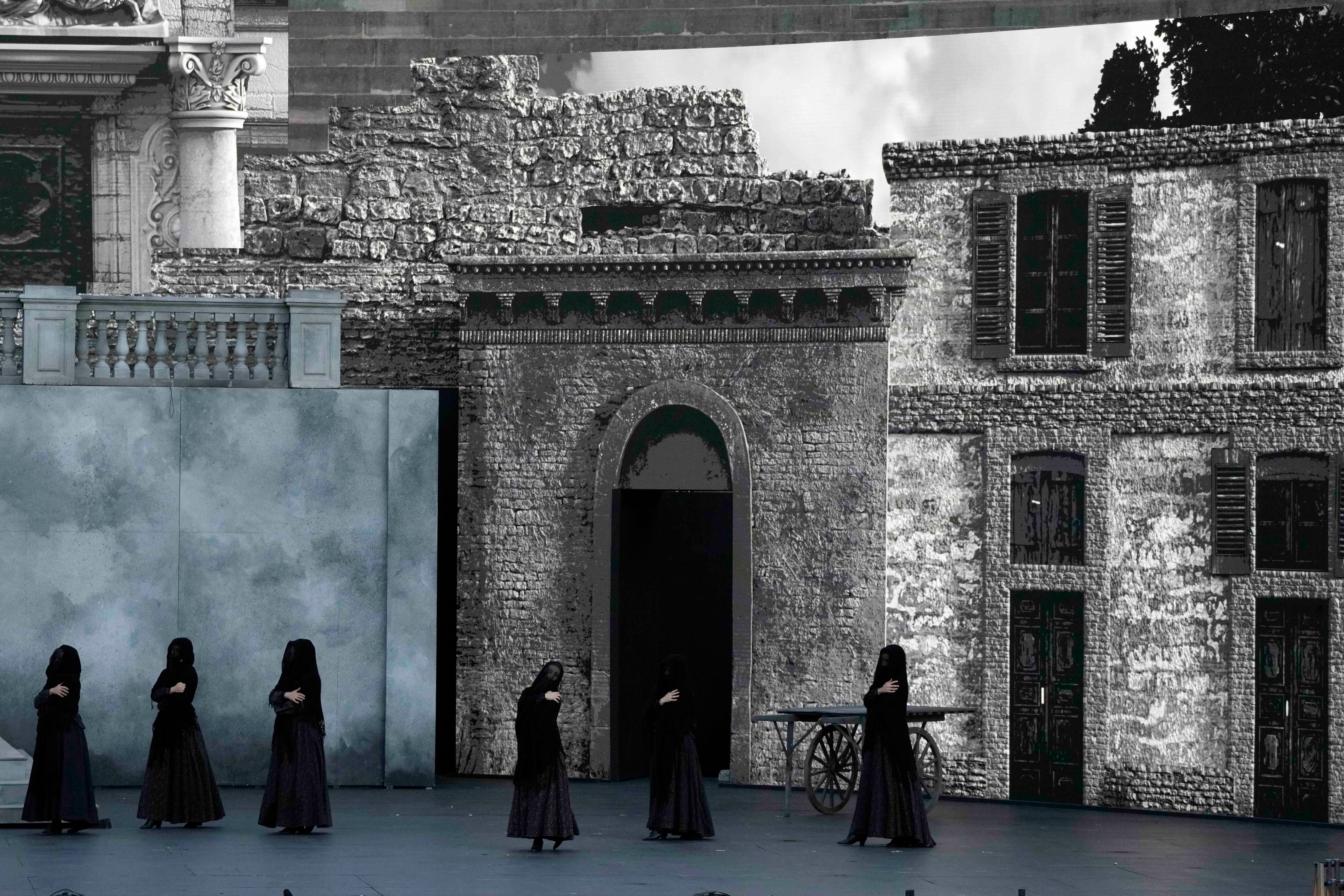 3D video replaces huge sets in Verona as full operas resume