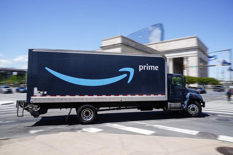 Amazon hiring 125,000 at $18+ per hour