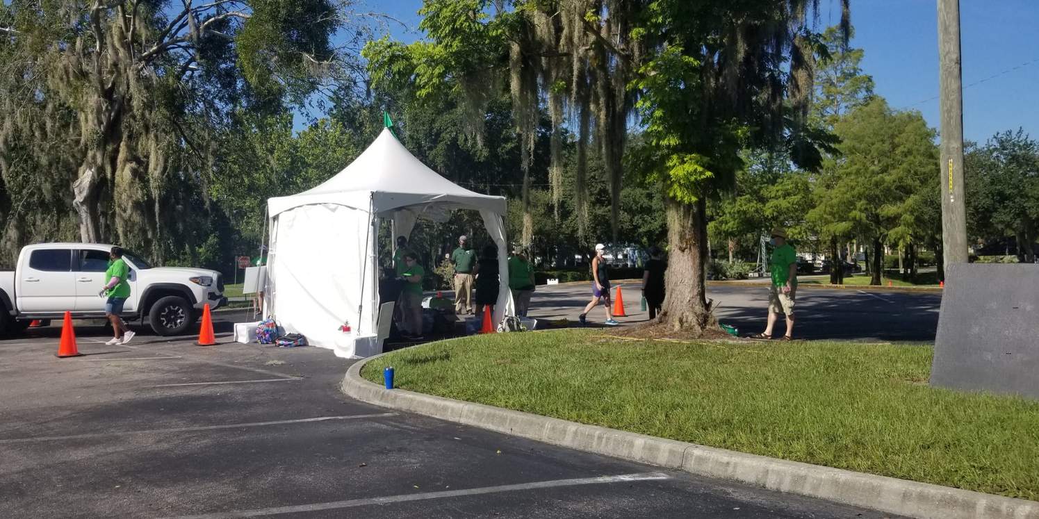 Heres the drive-thru check-in for freshmen at Stetson University
