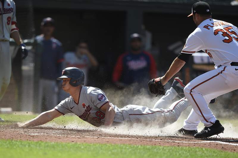 Refsnyder, Twins hand Orioles 14th straight loss, 3-2 in 10