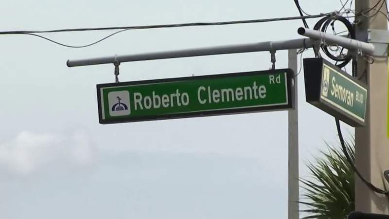 City of Orlando unveils new Roberto Clemente street sign