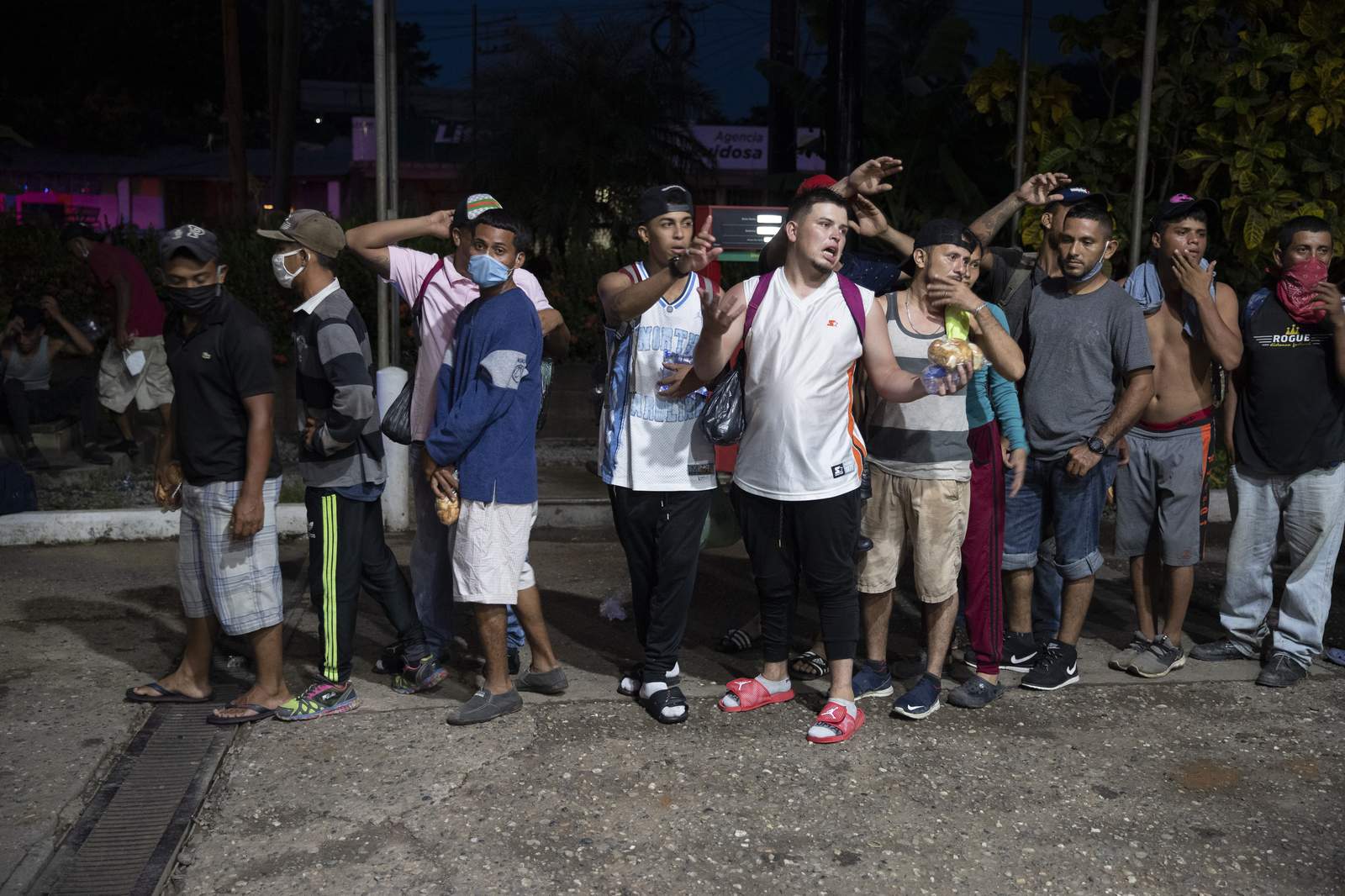 Hundreds of Honduran migrants set out for US amid pandemic
