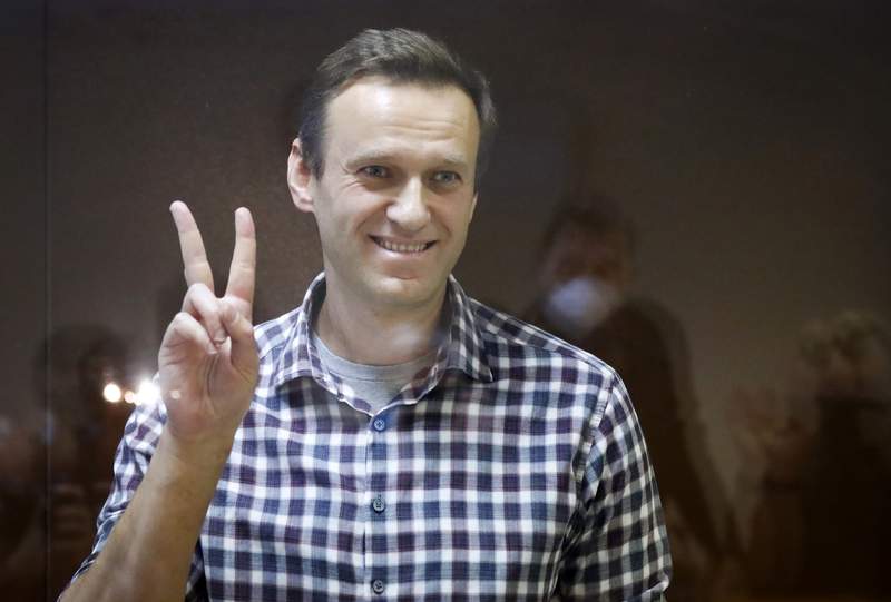 Russia urges Apple, Google to remove Navalny app from stores