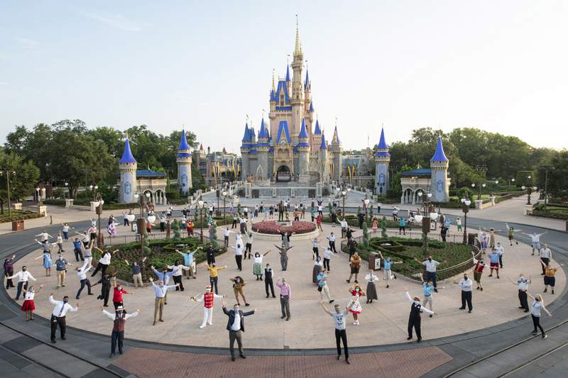 Disney to require all US non-union cast members to be vaccinated