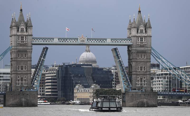 London's Tower Bridge stuck open due to a technical fault