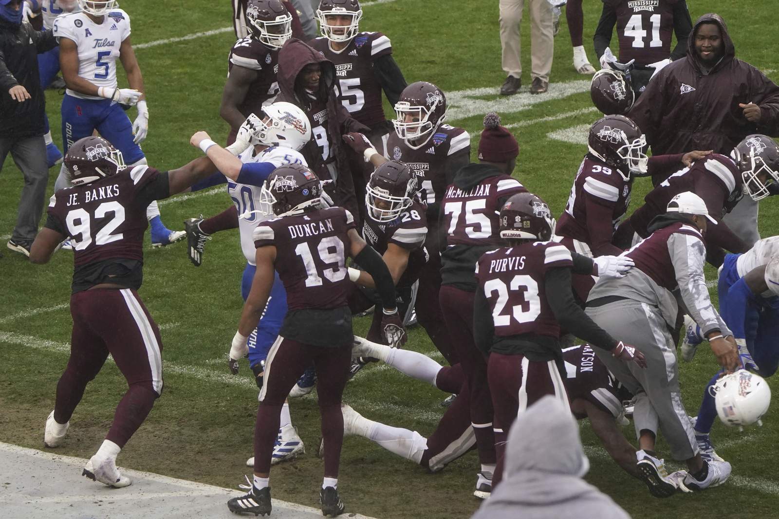 Brawl mars Mississippi State's Armed Forces win over Tulsa